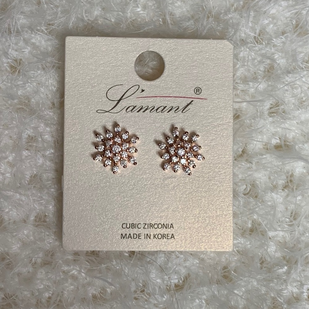 Snowflake Earrings - Picture 2 of 3